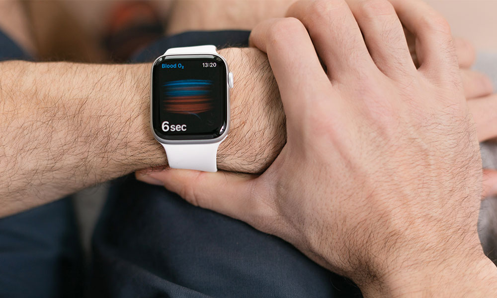 Apple Watch measuring blood oxygen